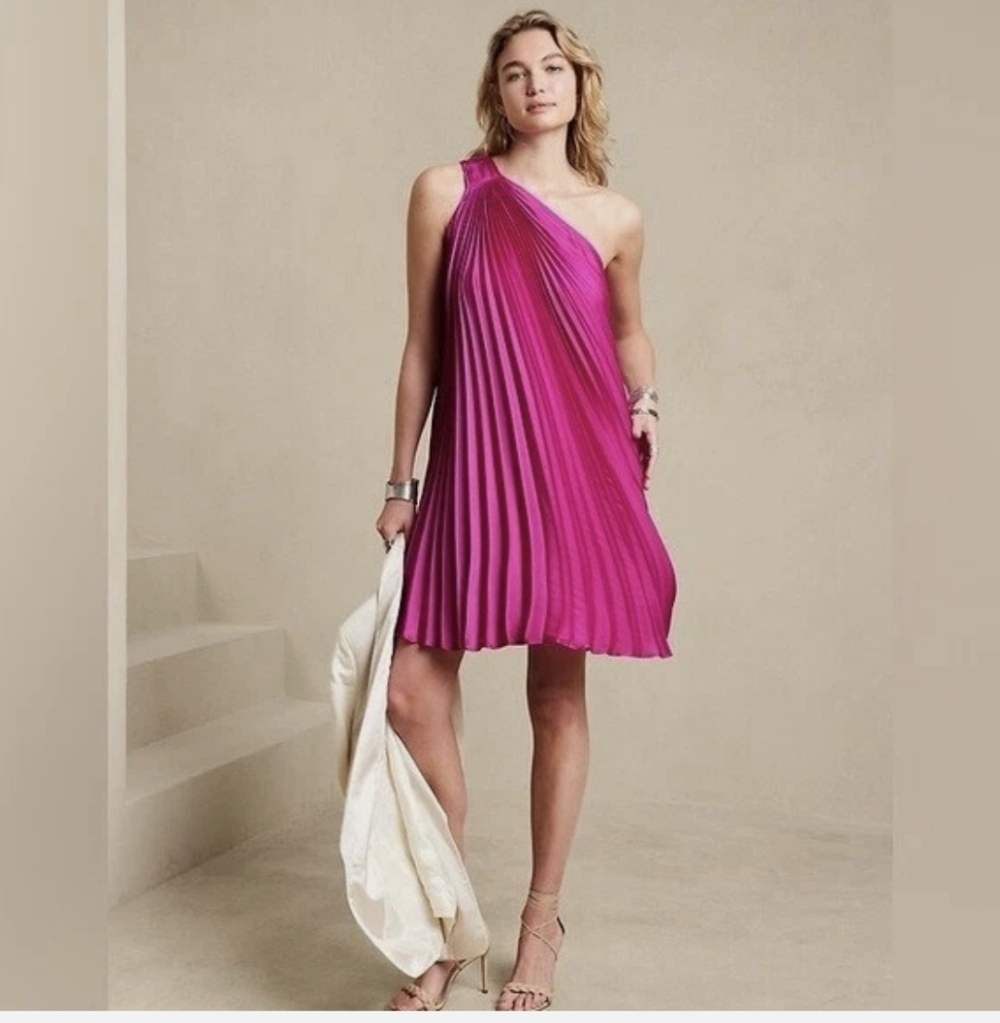 Banana Republic Pleated One Shoulder Magenta Dress. Size M-L